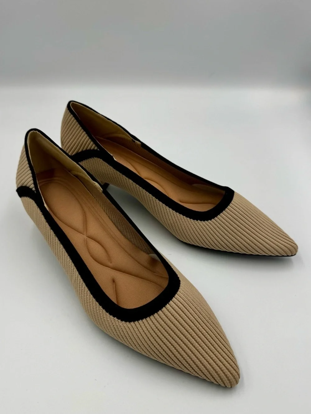 Nude Tan Knit Pointed Toe Kitten Heels Size 8 US 8/8.5 Pre-Owned